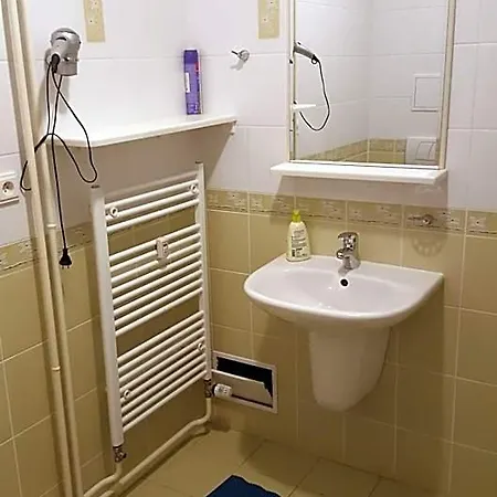 Ad Safran C. 25 Aparthotel 3*